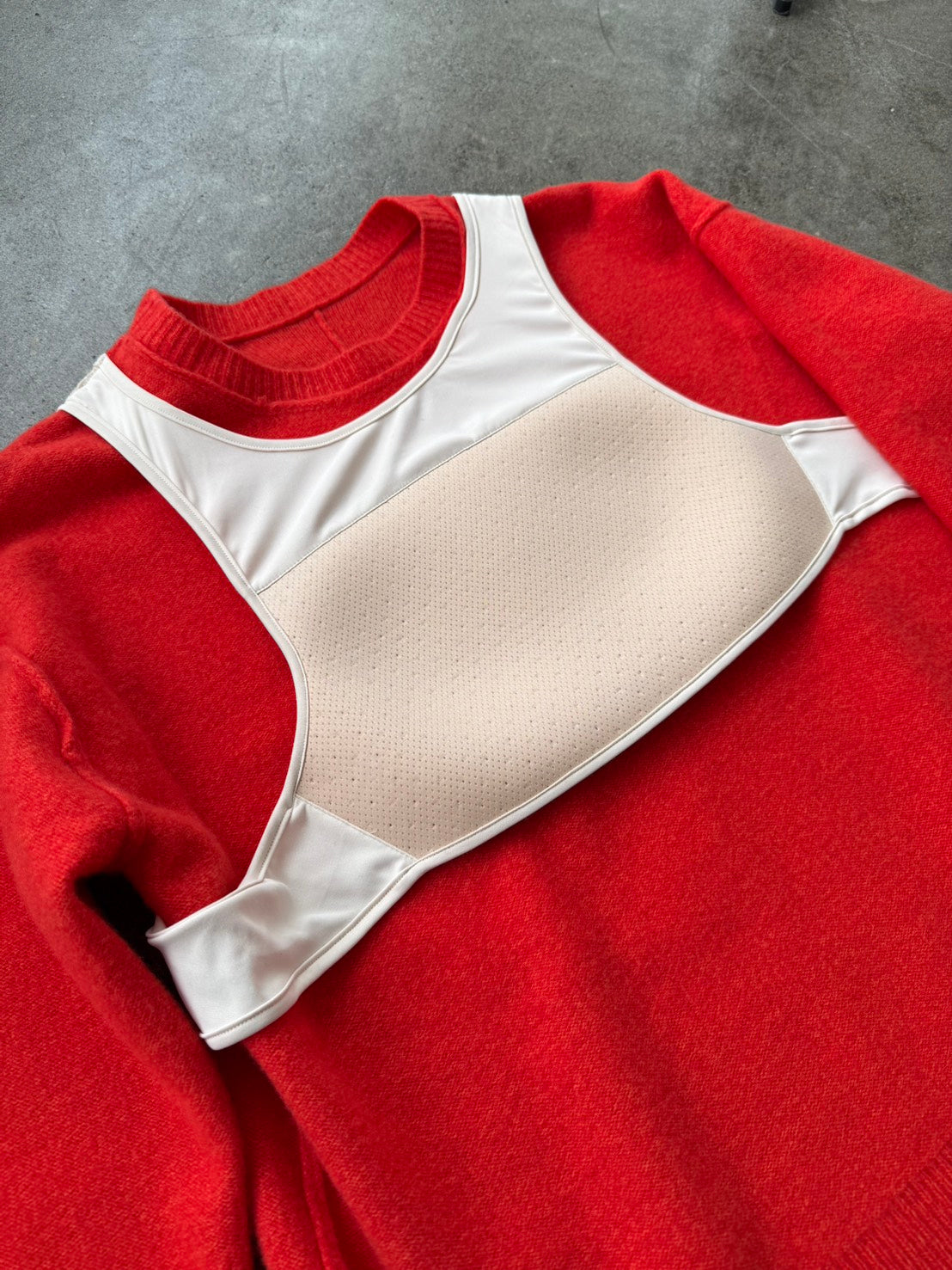 ブラレスセーター（ラウンド）