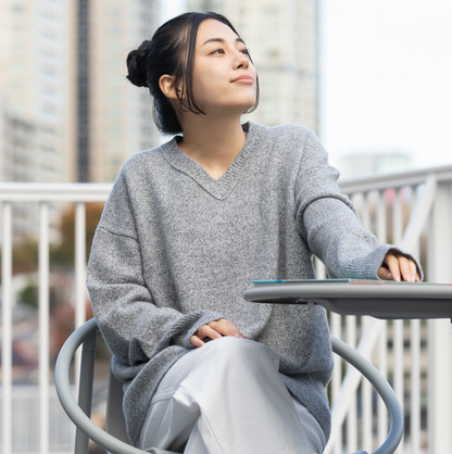 ブラレスセーター（Ｖネック）