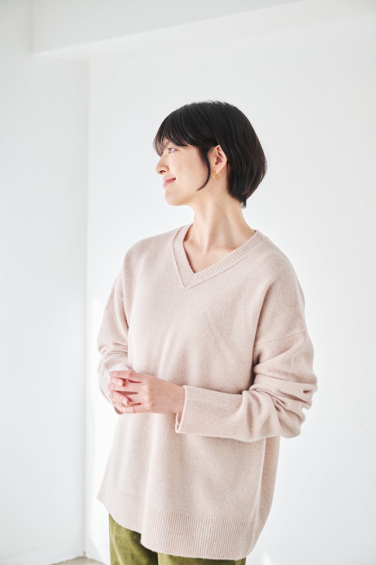 ブラレスセーター（Ｖネック）