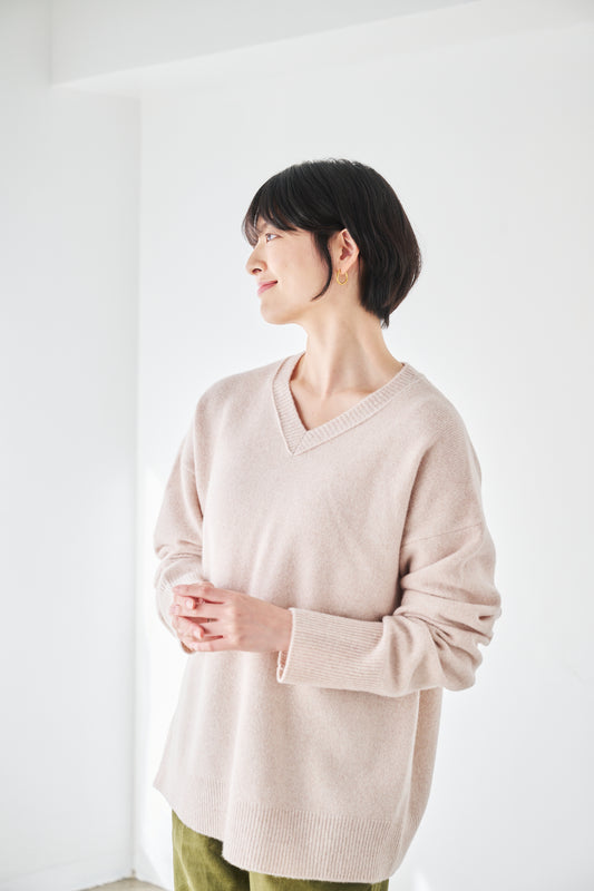 ブラレスセーター（Ｖネック）