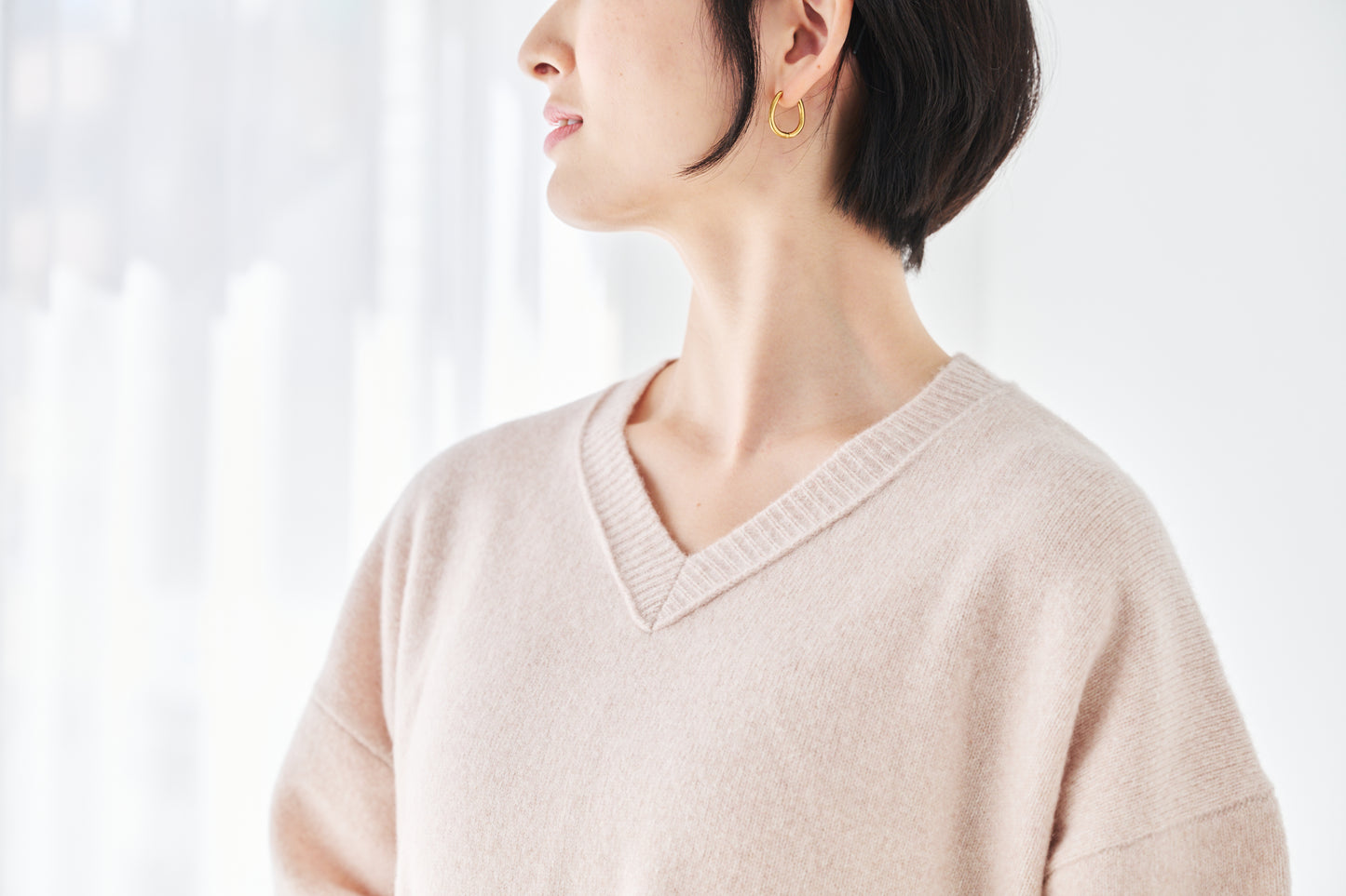 ブラレスセーター（Ｖネック）