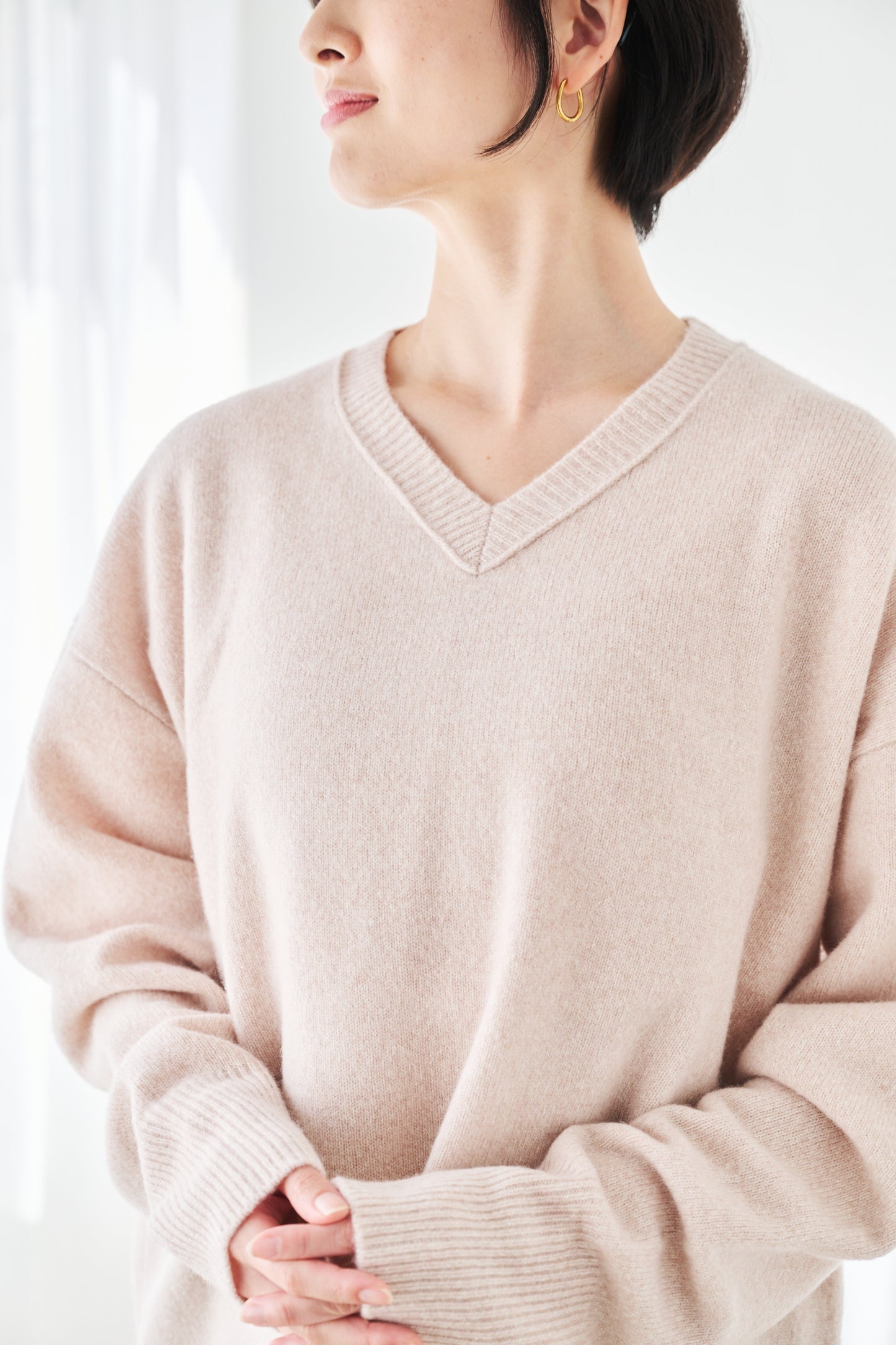 ブラレスセーター（Ｖネック）