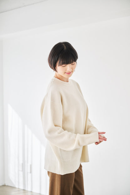 ブラレスセーター（ラウンド）