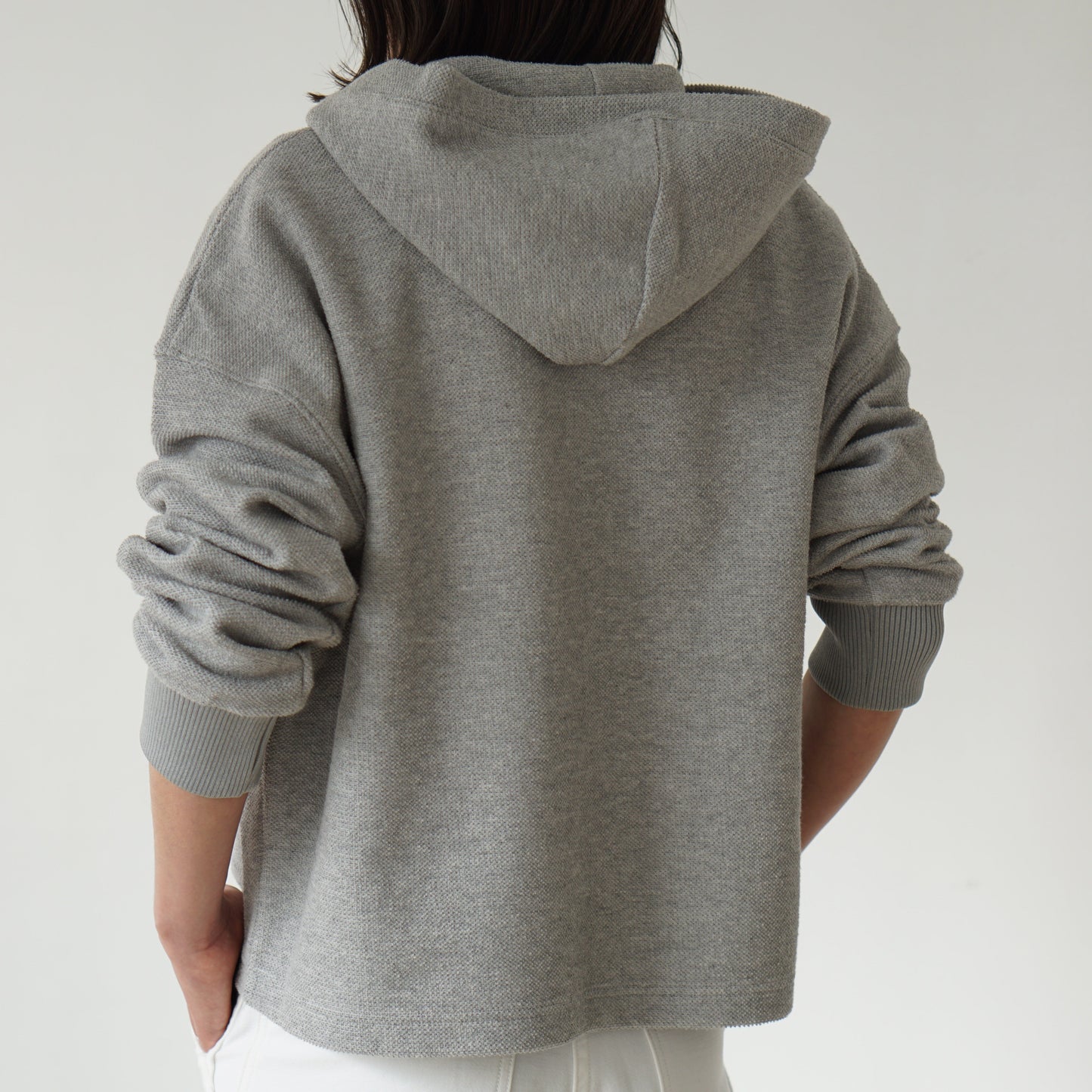 ブラレス・パーカー