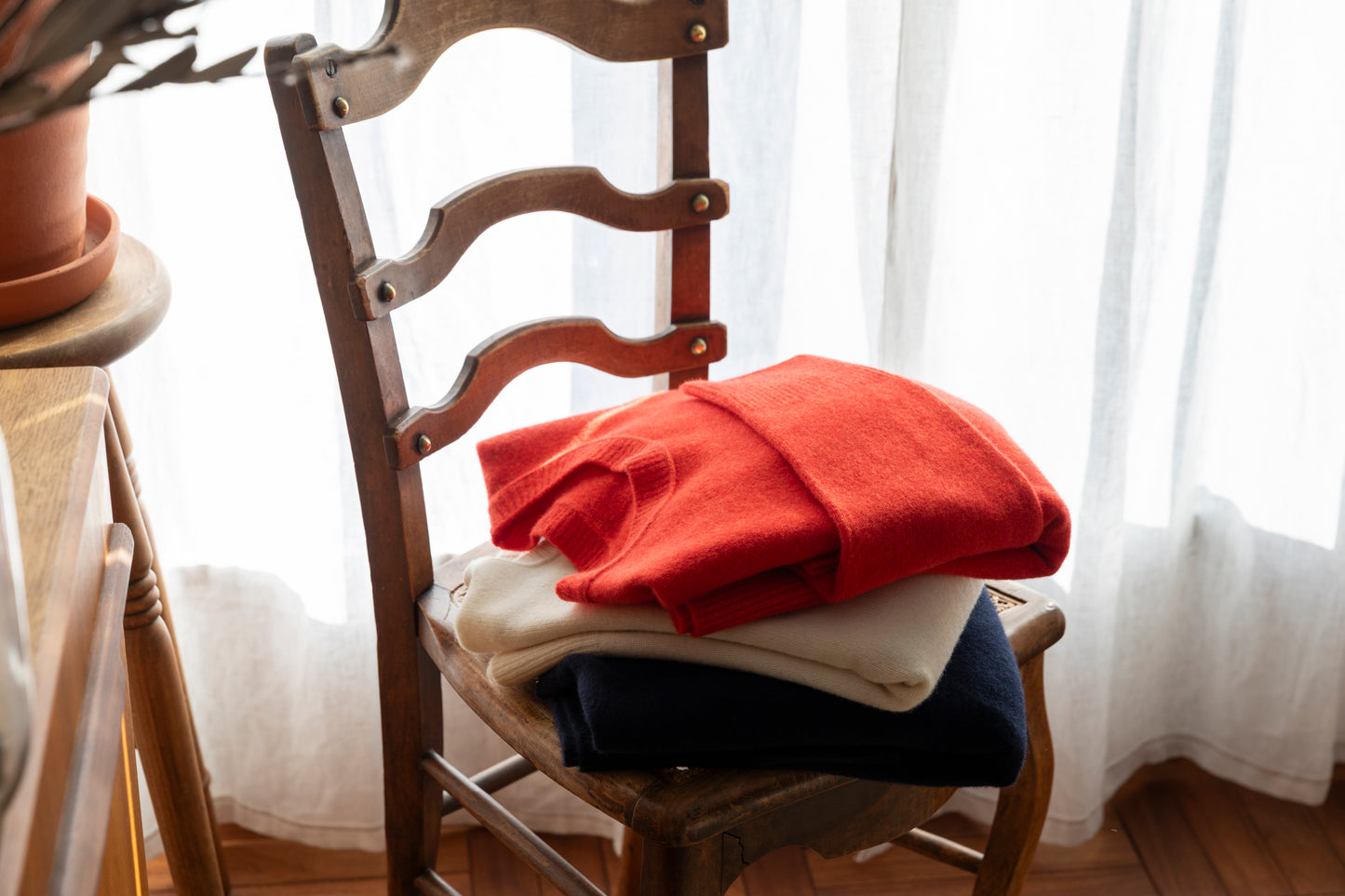 ブラレスセーター（ラウンド）