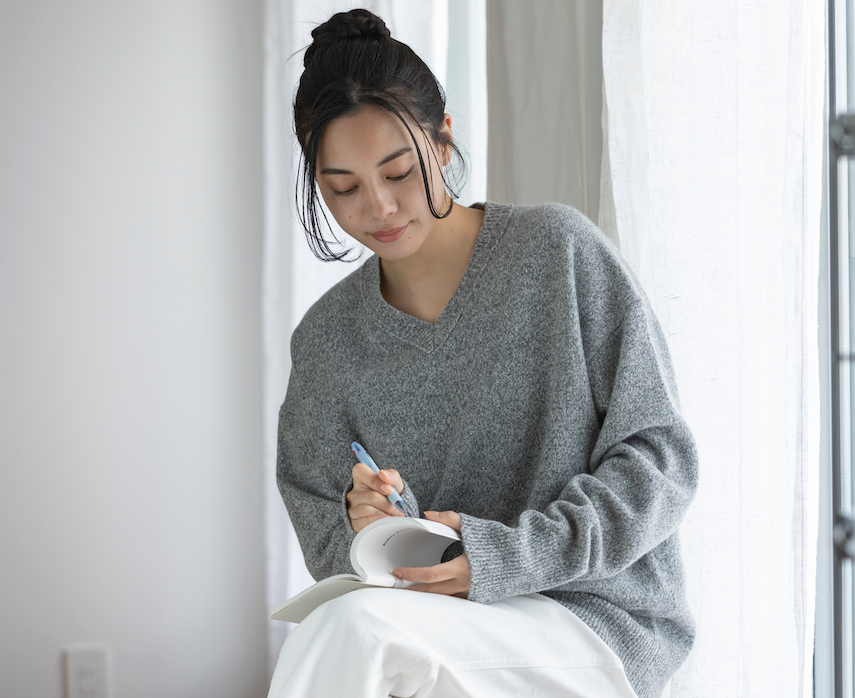 ブラレスセーター（Ｖネック）